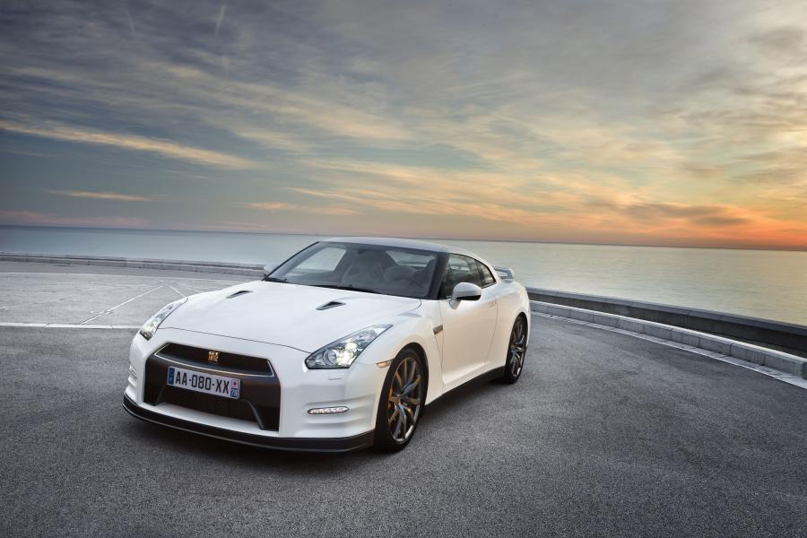  Nissan GT-R 2011 года  (фото 44 из 87)